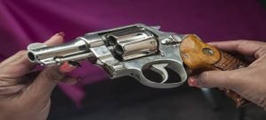 Construirán una estatua de la paz con pedacería de armas destruidas en Neza