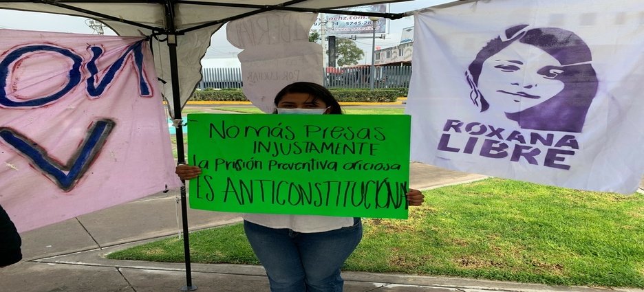 Debaten revocar amparo de mujer que mató a su agresor