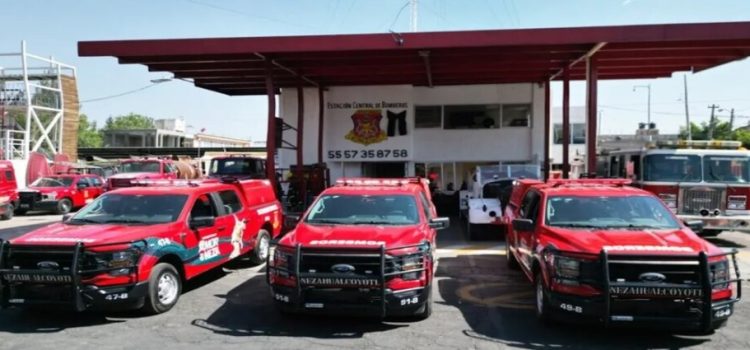 Bomberos de Nezahualcóyotl reciben 5 unidades de emergencia