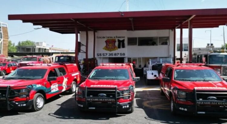 Bomberos de Nezahualcóyotl reciben 5 unidades de emergencia