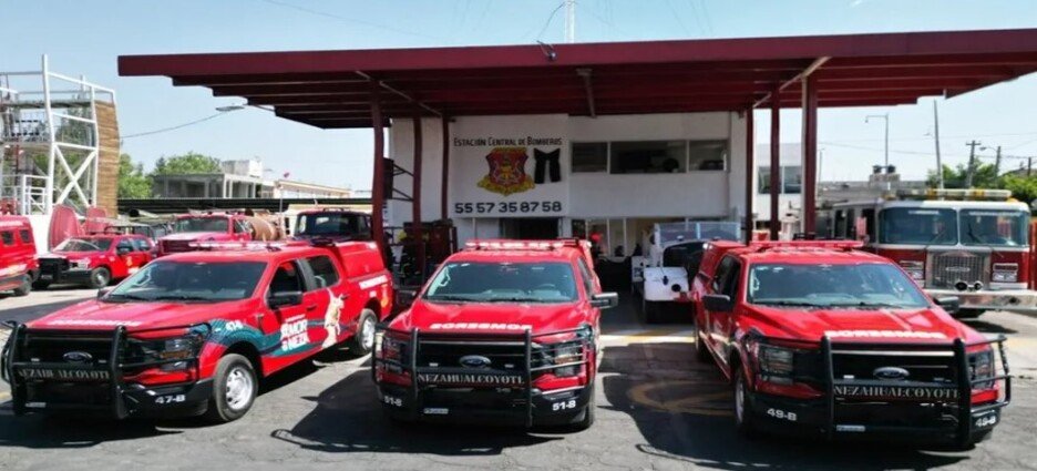 Bomberos de Nezahualcóyotl reciben 5 unidades de emergencia