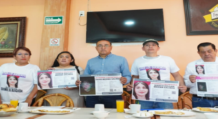 Desaparición de maestra y su hijo provoca indignación en Neza