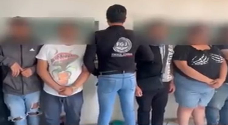 Detienen a 64 presuntos extorsionadores al desmantelar “Call center” en Neza