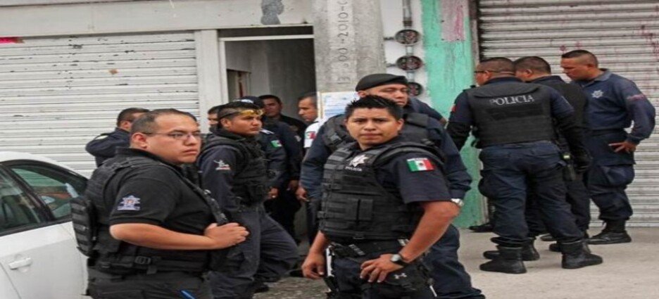 Policías atemorizan a pobladores en Neza