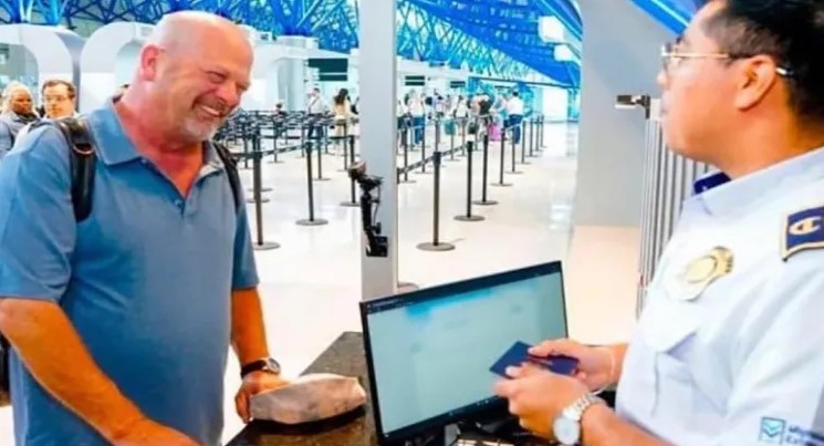 No se Rick, tu pasaporte parece falso