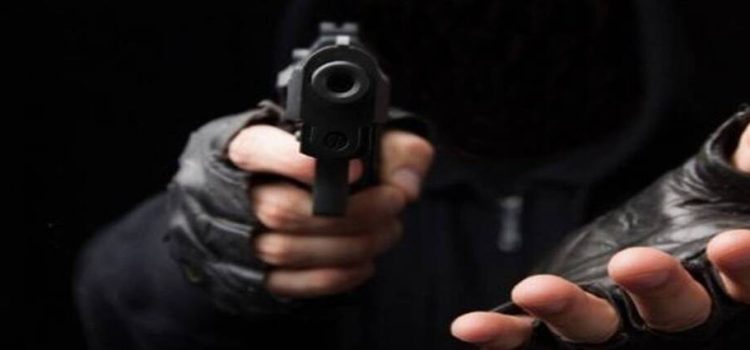 Grupo armado en camioneta baleó a hombres en Neza