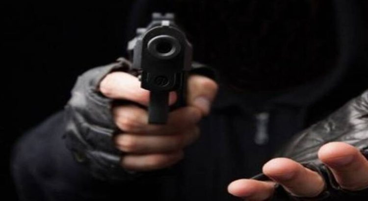 Grupo armado en camioneta baleó a hombres en Neza