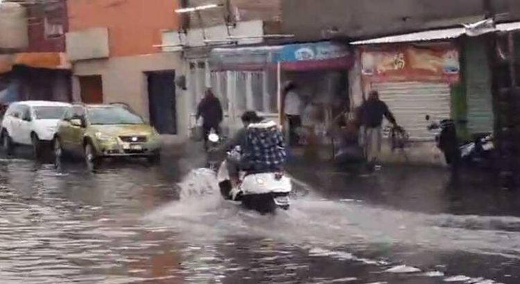 Fuerte granizada sorprende a habitantes de Nezahualcóyotl