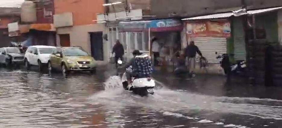 Fuerte granizada sorprende a habitantes de Nezahualcóyotl