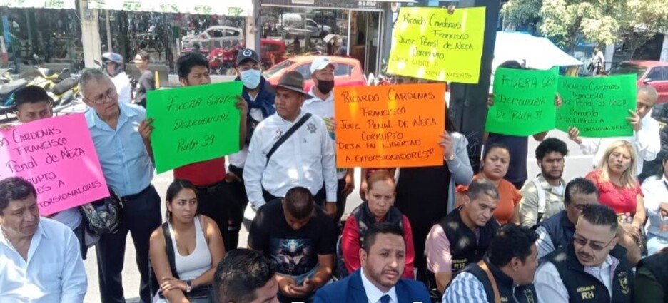 Transportistas acusan a juez de proteger red de extorsión en Neza