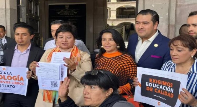 Recolectan 45,000 firmas contra nuevos libros de texto en Edomex