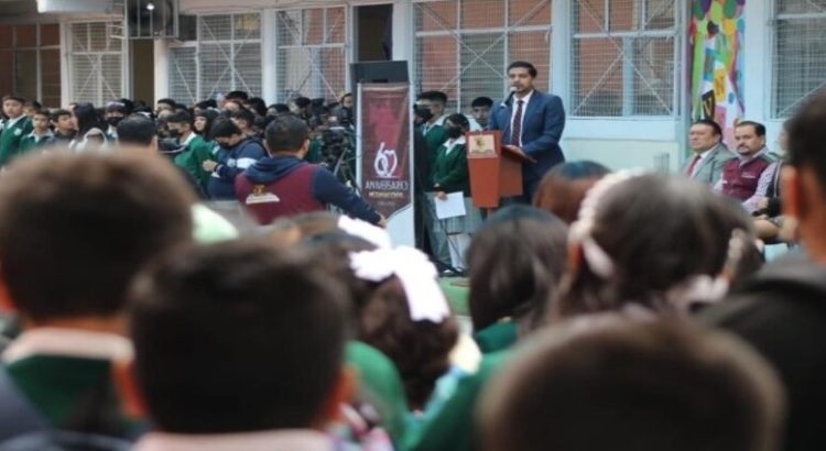 Alcalde de Neza dice “sí” a la entrega de libros de texto gratuitos