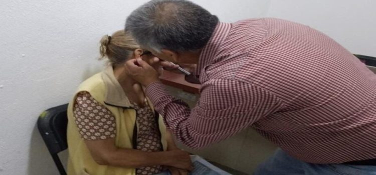Realizan exámenes de oído gratuitos en Nezahualcóyotl