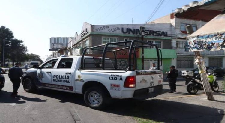 Motociclista atropella y mata a adulto mayor en calles de Neza