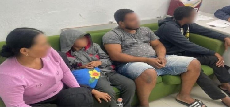 Rescatan a 5 migrantes que estaban en vivienda en Nezahualcoyotl