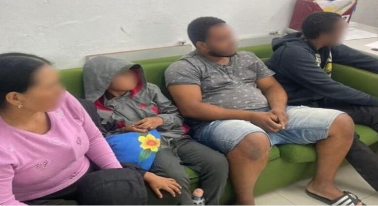 Rescatan a 5 migrantes que estaban en vivienda en Nezahualcoyotl