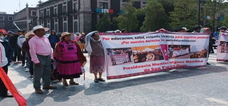 Reciben a Delfina Gómez con manifestaciones en Palacio de Gobierno; Ciudadanos piden atención a distintas problemáticas