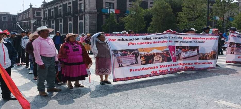 Reciben a Delfina Gómez con manifestaciones en Palacio de Gobierno; Ciudadanos piden atención a distintas problemáticas