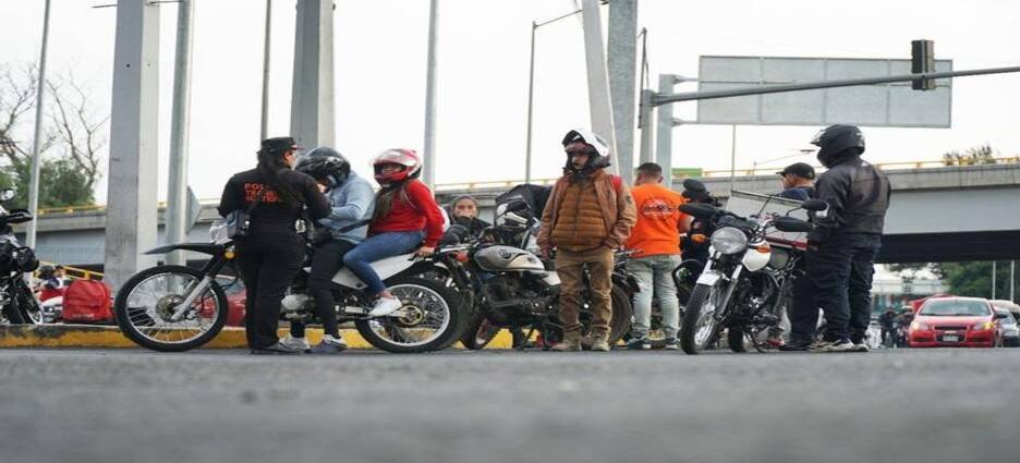 Implementan operativo para promover uso de casco en motociclistas en Neza