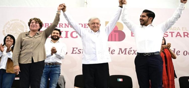 AMLO y Delfina Gómez anuncian incremento de salario mínimo para maestras y maestros durante vista por Neza