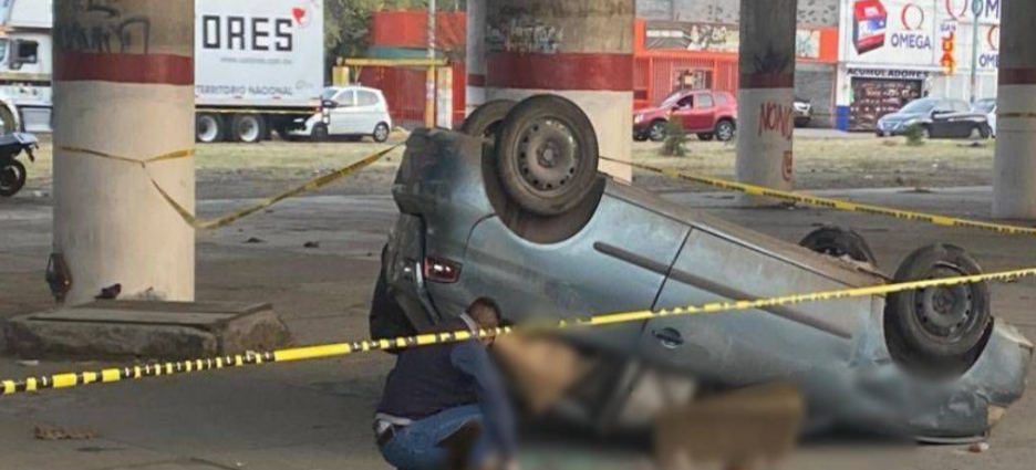 Conductor murió tras volcar su vehículo en avenida Central en Nezahualcóyotl