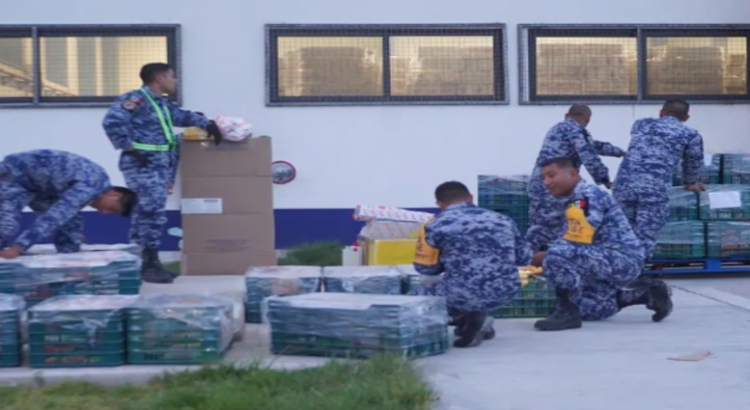 Habitantes de Neza entregan más de 2 toneladas de víveres para damnificados por Otis