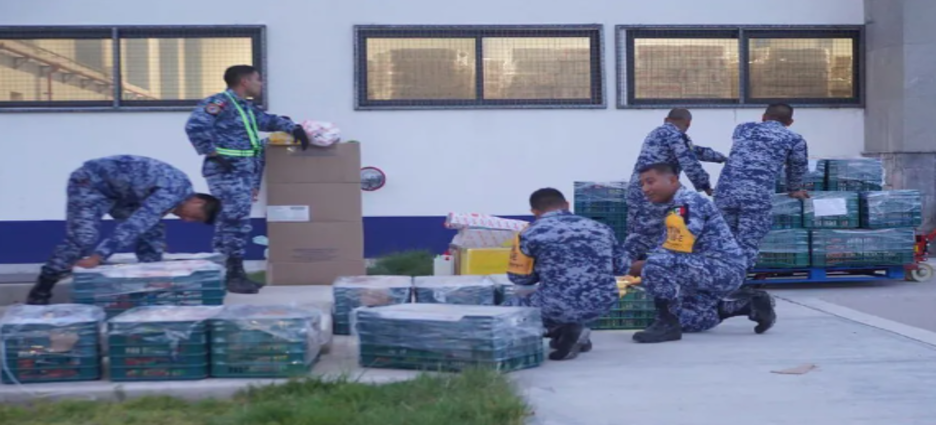 Habitantes de Neza entregan más de 2 toneladas de víveres para damnificados por Otis