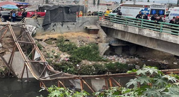 Autoridades de Neza culpan al gobierno federal sobre el colapso de puente peatonal
