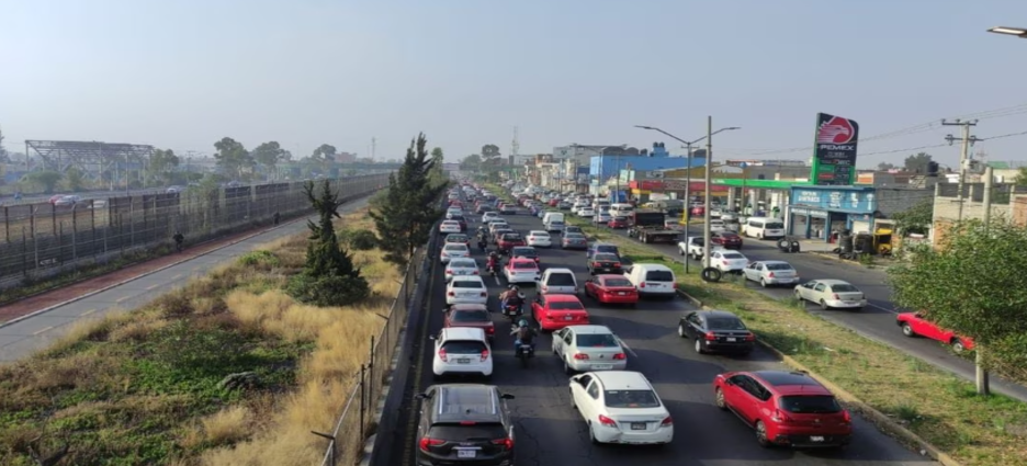 Jovencita se arrojó de puente peatonal de Avenida Central en Neza