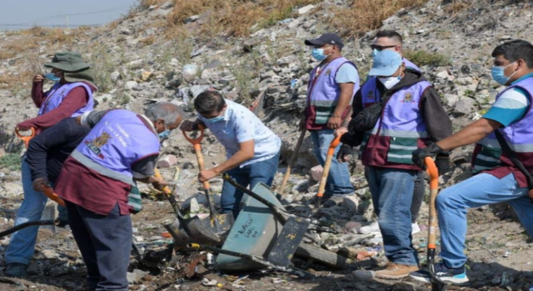 Realizan jornada de limpieza tras caída de puente en Neza y Chimalhuacán