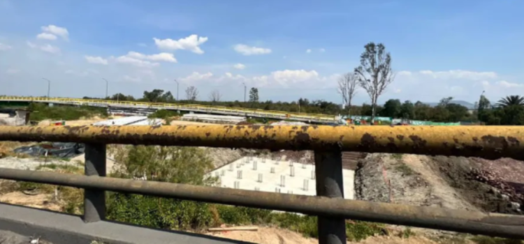 Habitantes de Nezahualcóyotl exigen reapertura del puente de Periférico Oriente