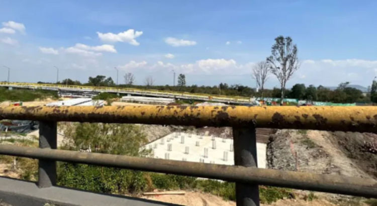 Habitantes de Nezahualcóyotl exigen reapertura del puente de Periférico Oriente
