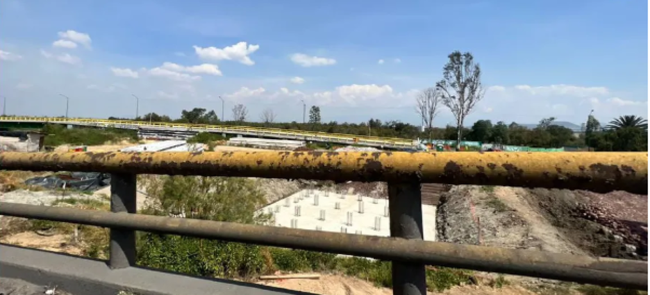 Habitantes de Nezahualcóyotl exigen reapertura del puente de Periférico Oriente