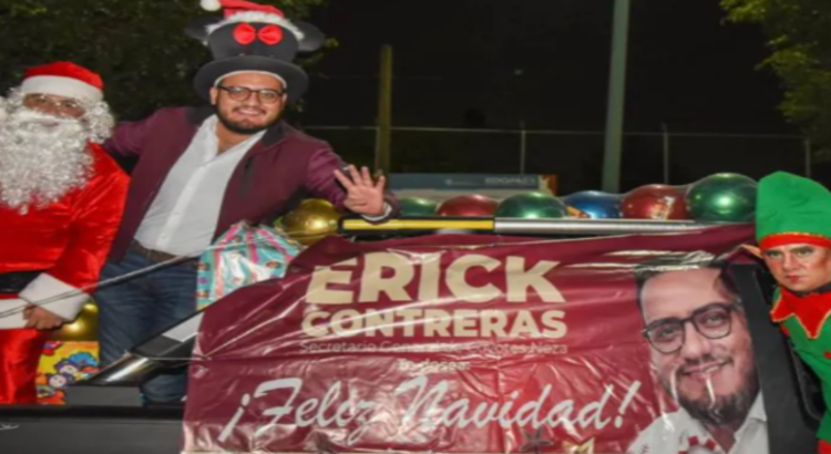 Erick Contreras llevó alegría navideña a los niños de Neza