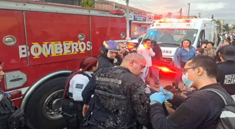 Reportan a 2 bomberos heridos tras explosión en Neza
