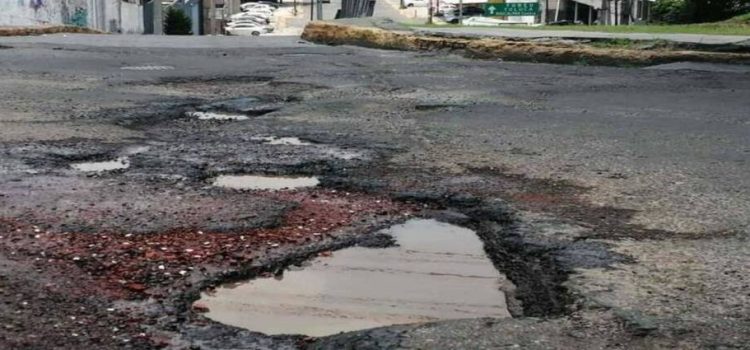 Anuncia Semovi línea telefónica para reportar baches en el Edomex