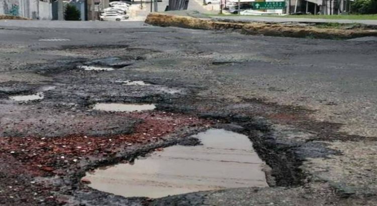 Anuncia Semovi línea telefónica para reportar baches en el Edomex