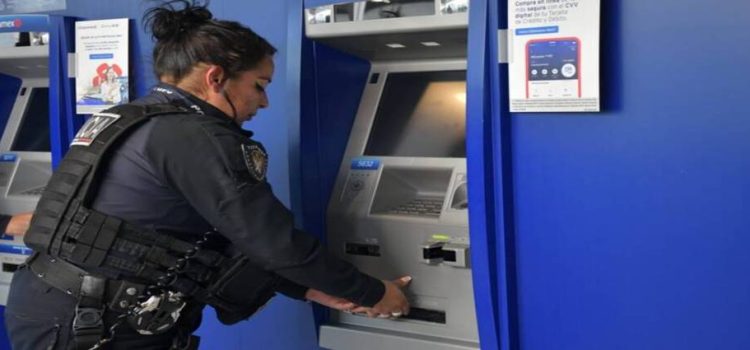 Despliegan operativo para vigilar corredores bancarios en Neza