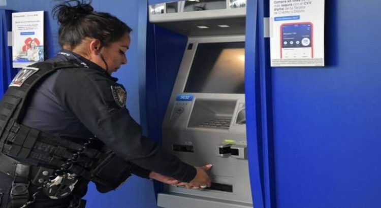 Despliegan operativo para vigilar corredores bancarios en Neza