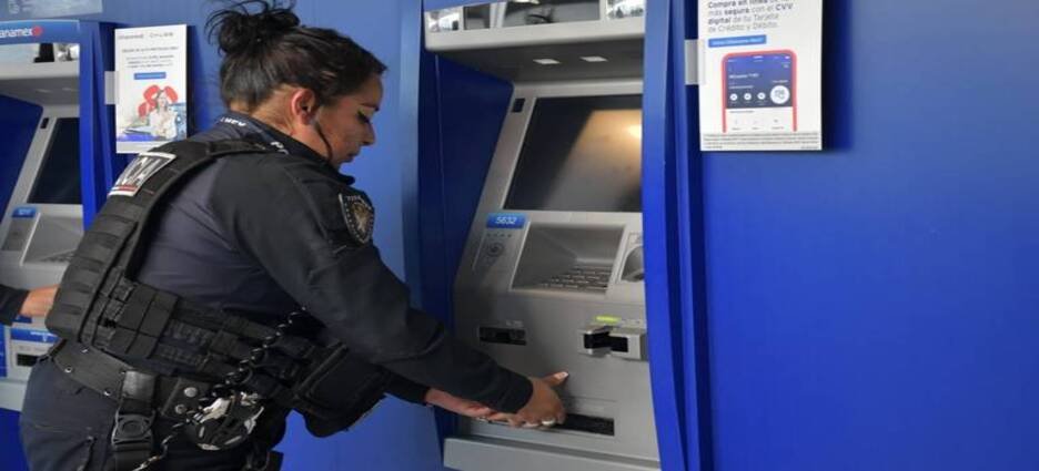 Despliegan operativo para vigilar corredores bancarios en Neza