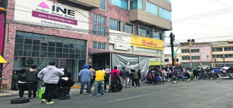 Reclaman presunta venta de turnos en módulos del INE
