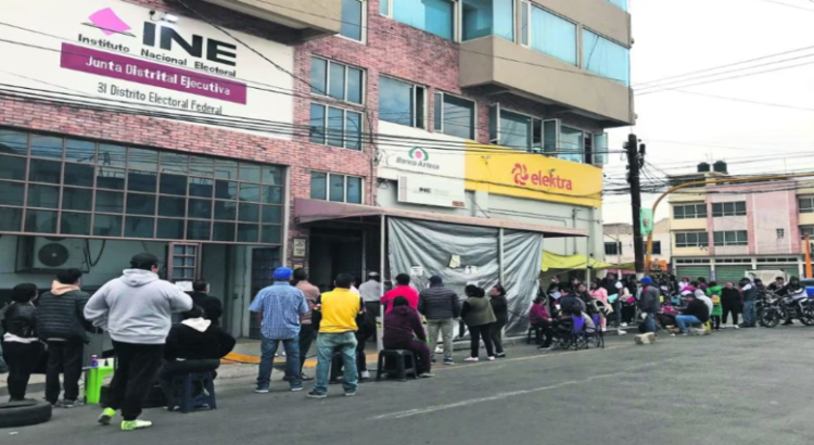 Reclaman presunta venta de turnos en módulos del INE