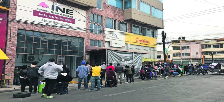 Reclaman presunta venta de turnos en módulos del INE