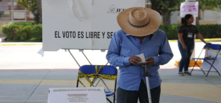 Supervisores y capacitadores electorales rinden protesta rumbo a comicios en Edomex