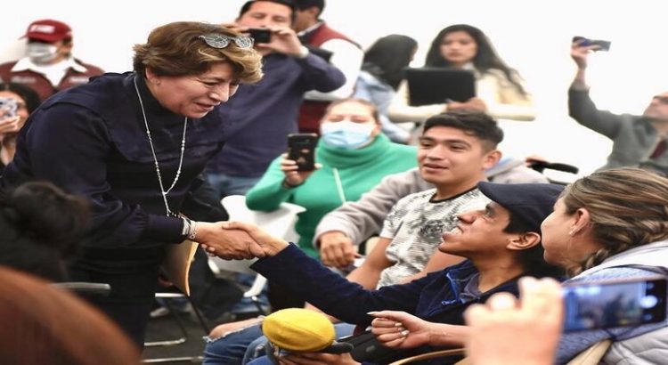 Gobernadora Delfina Gómez entrega tarjetas de la Pensión Universal para Personas con Discapacidad en Edomex