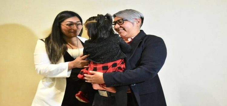 Pareja consigue primera adopción homoparental en Edomex