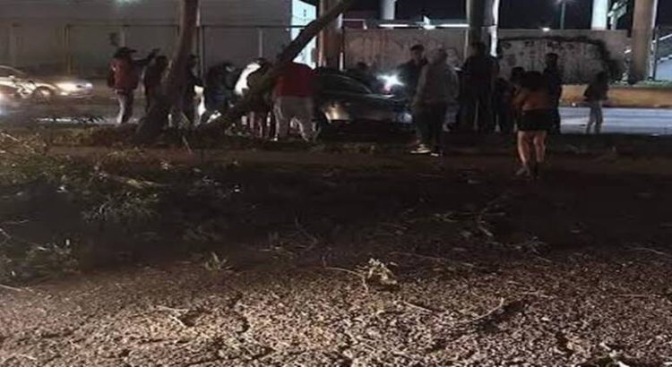 Fallece mujer en accidente vial sobre Avenida Central en Neza