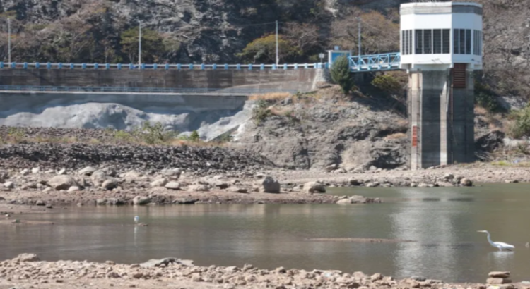 Solicitan revisar concesión de lagos artificiales en Valle de Bravo como parte del plan hídrico de Edomex