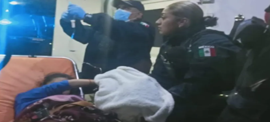 Policías municipales de Neza ayudan a mujer en labor de parto
