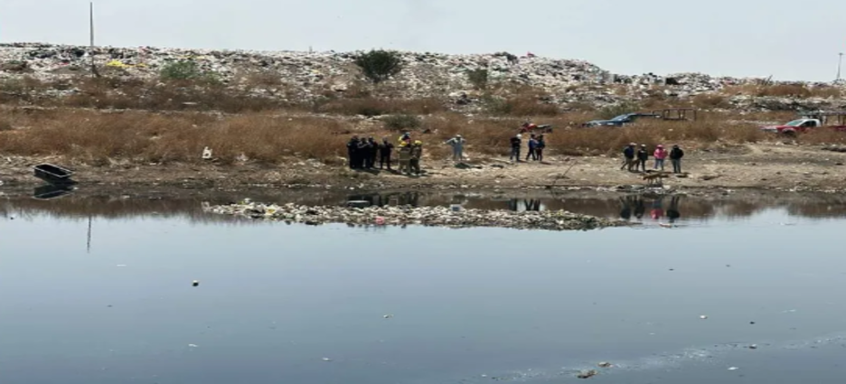 Hombre murió al intentar cruzar río en lancha que hizo con desechos en Neza